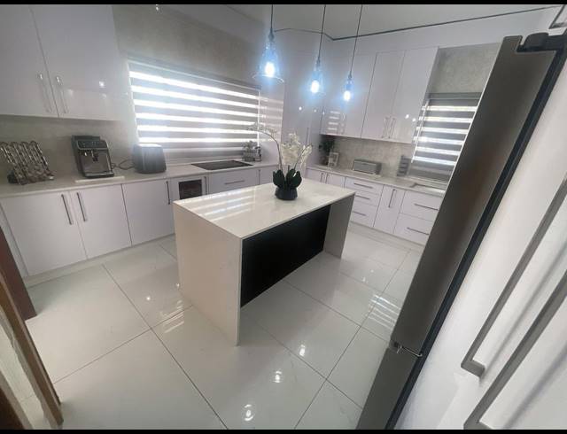 4 BEDROOM HOUSE FOR SALE IN EVANDER